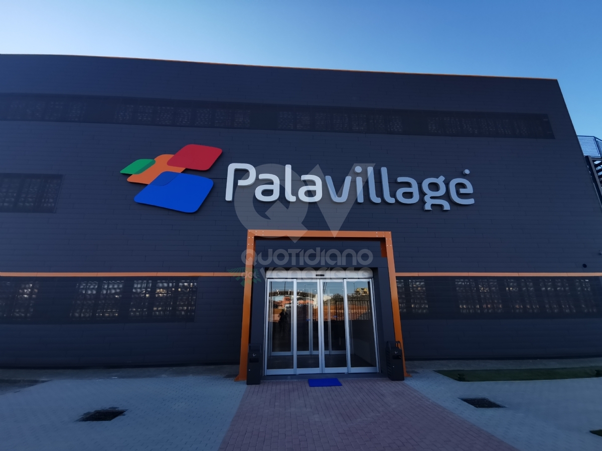 GRUGLIASCO - Sta per aprire il «PalaVillage», il più grande centro indoor di padel del Piemonte - FOTO