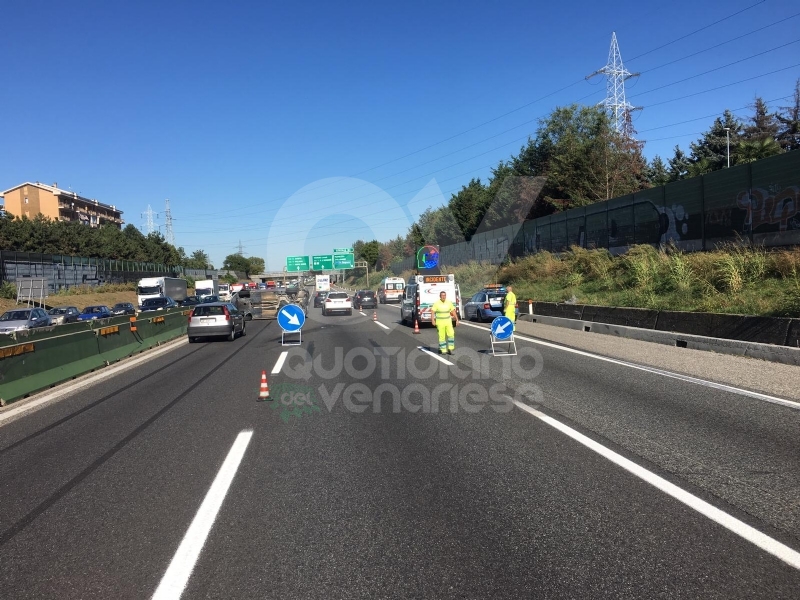 COLLEGNO - Incidente in tangenziale: tre auto coinvolte, una ribaltata e tre feriti