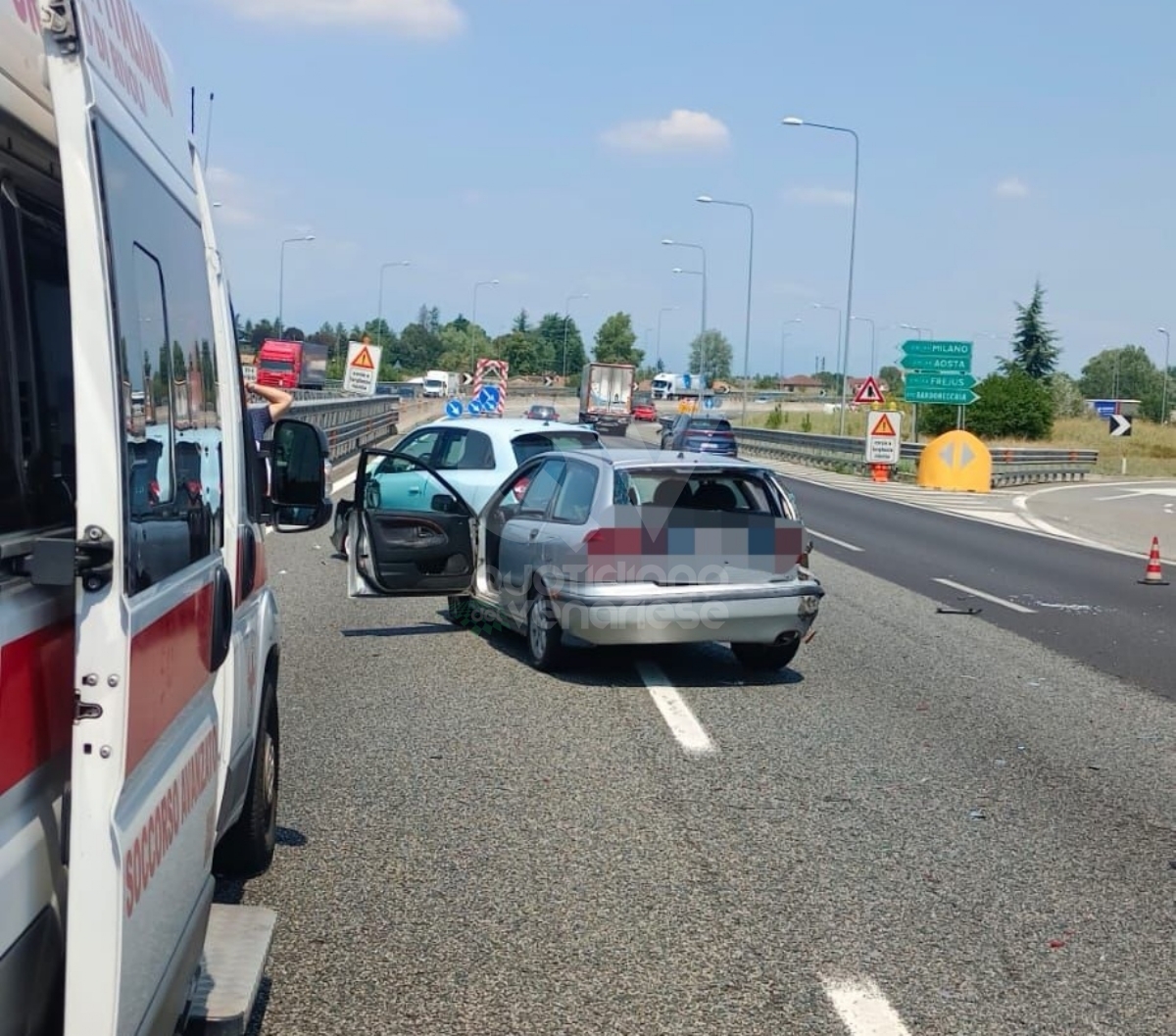 INCIDENTE IN TANGENZIALE A RIVOLI - Tamponamento fra due auto: un ferito - FOTO