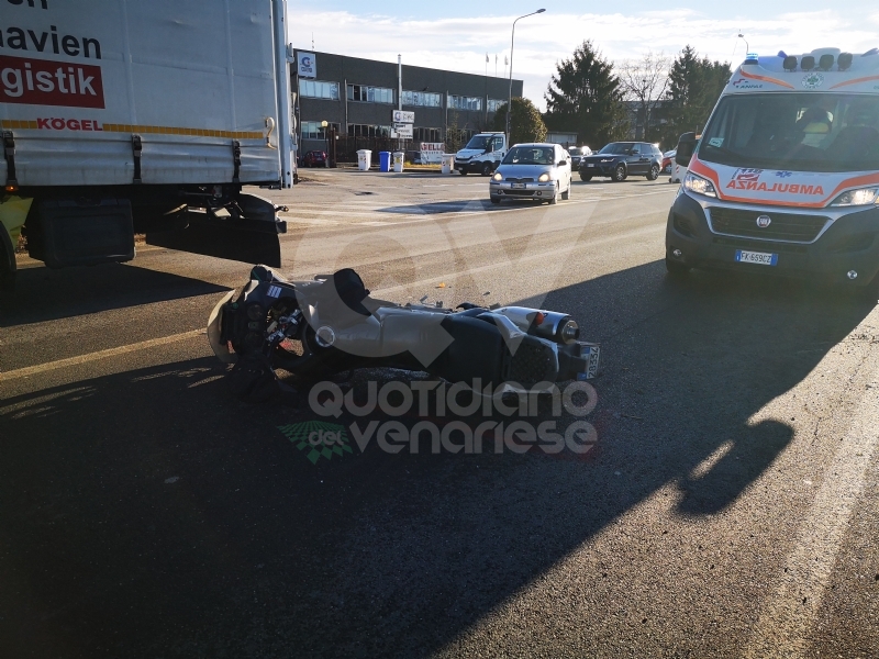 DRUENTO - Scontro fra auto e moto: centauro ferito