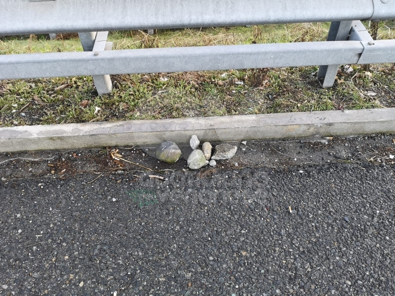 TORINO-BORGARO - Lancio di sassi dal campo nomadi in tangenziale: colpita una macchina