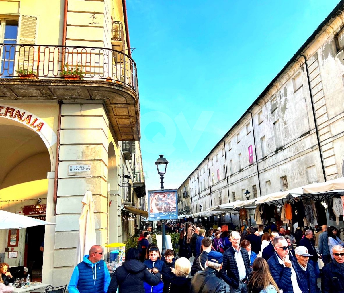 VENARIA - Centro gremito per il mercato del «Crocetta Più in Tour» - FOTO