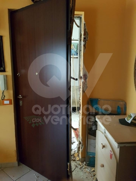 MAPPANO - Ladri in azione: smurano una porta blindata e rubano in un appartamento
