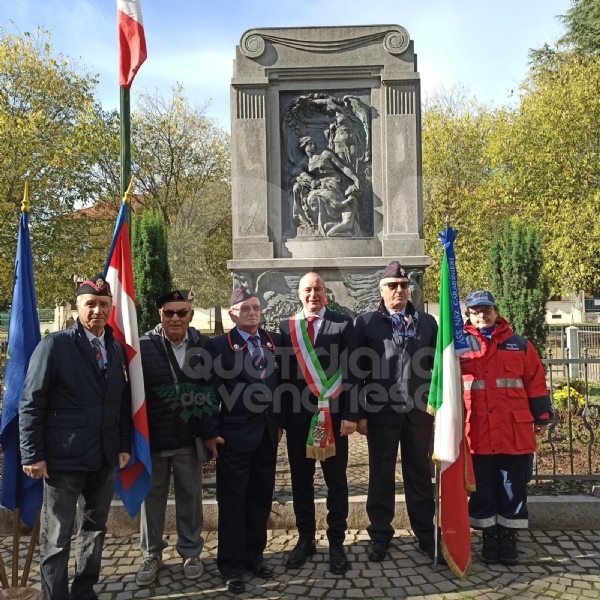 COLLEGNO - Al parco della Rimembranza le targhe ricordano la due Guerre Mondiali