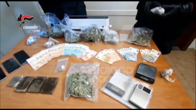 CASELLE-CAFASSE - Tornano in azione i «delivery della droga»: due giovani in manette