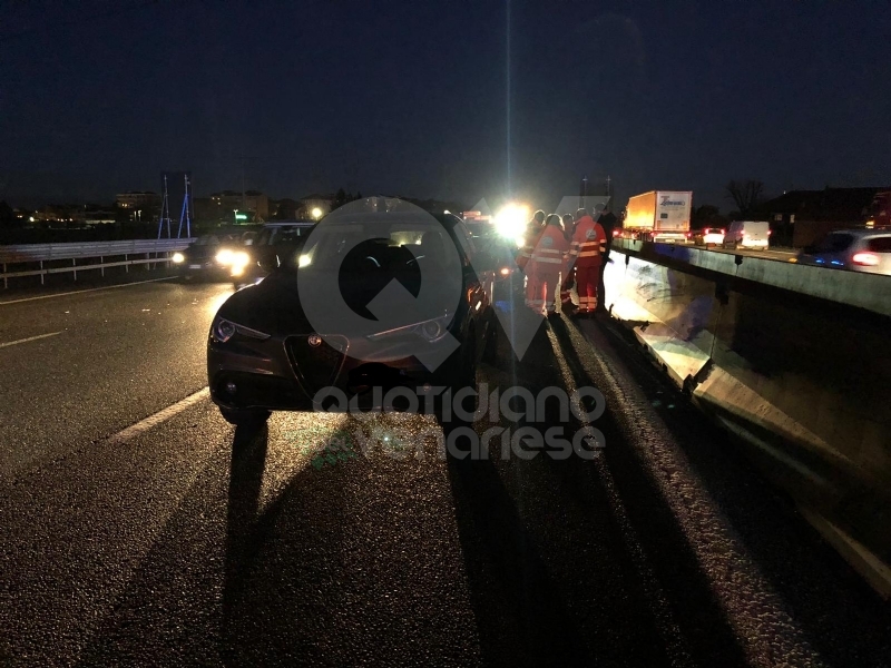 COLLEGNO - Tamponamento in tangenziale: tre auto coinvolte e quattro feriti - FOTO