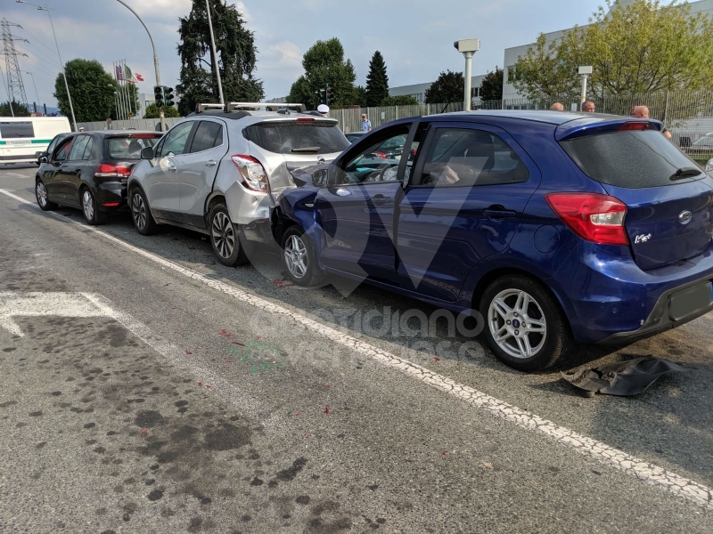 GRUGLIASCO - Tre feriti dopo il tamponamento a catena in corso Allamano