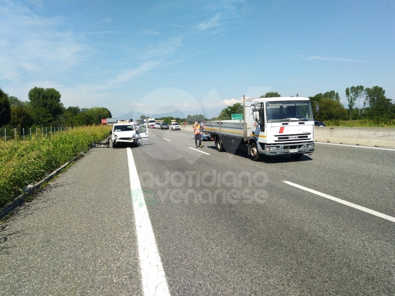 CAOS IN TANGENZIALE - Scontro fra auto, furgone e camion: tre feriti e code chilometriche