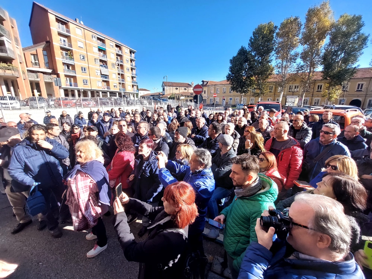 GRUGLIASCO - Scioperano gli operai della Lear - FOTO