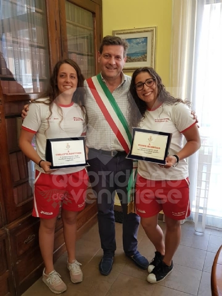 BORGARO - Il Comune premia Giada Barucco, Carlotta Risottino e la Komunicativa Labor Volley U12