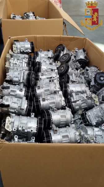 RIVOLI - In un magazzino di Cascine Vica erano nascosti compressori e motorini rubati