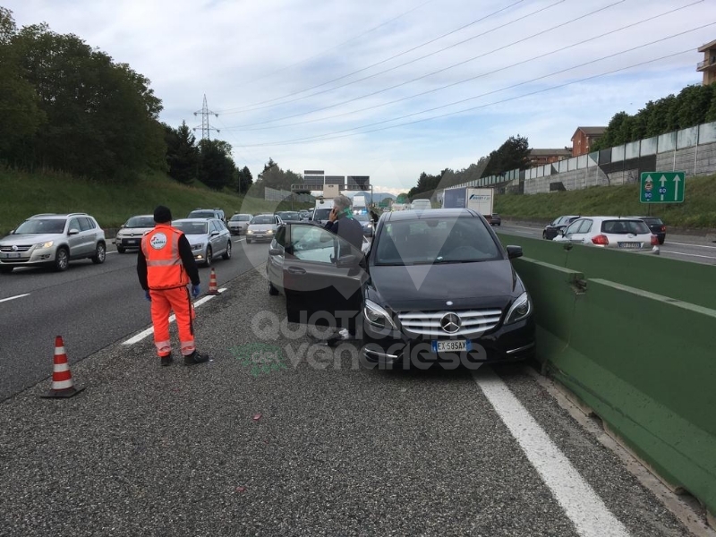 COLLEGNO - Incidente stradale sulla tangenziale nord di Torino: tre feriti in ospedale - FOTO