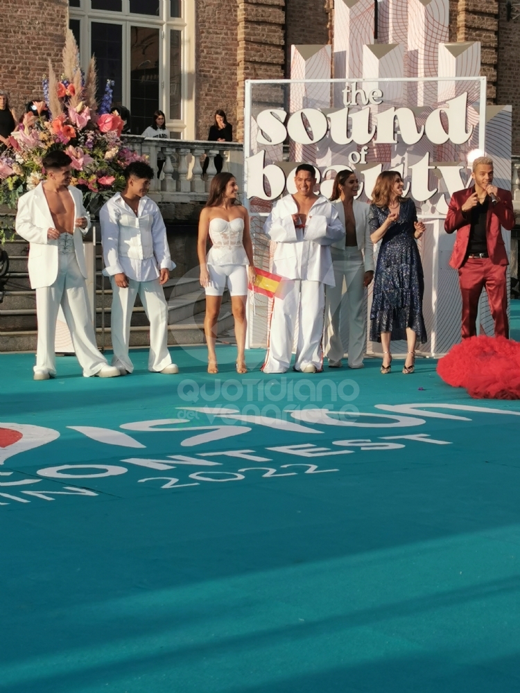 VENARIA - Eurovision, grande festa in città per il «Turquoise Carpet»: la passerella dei cantanti in gara - FOTO