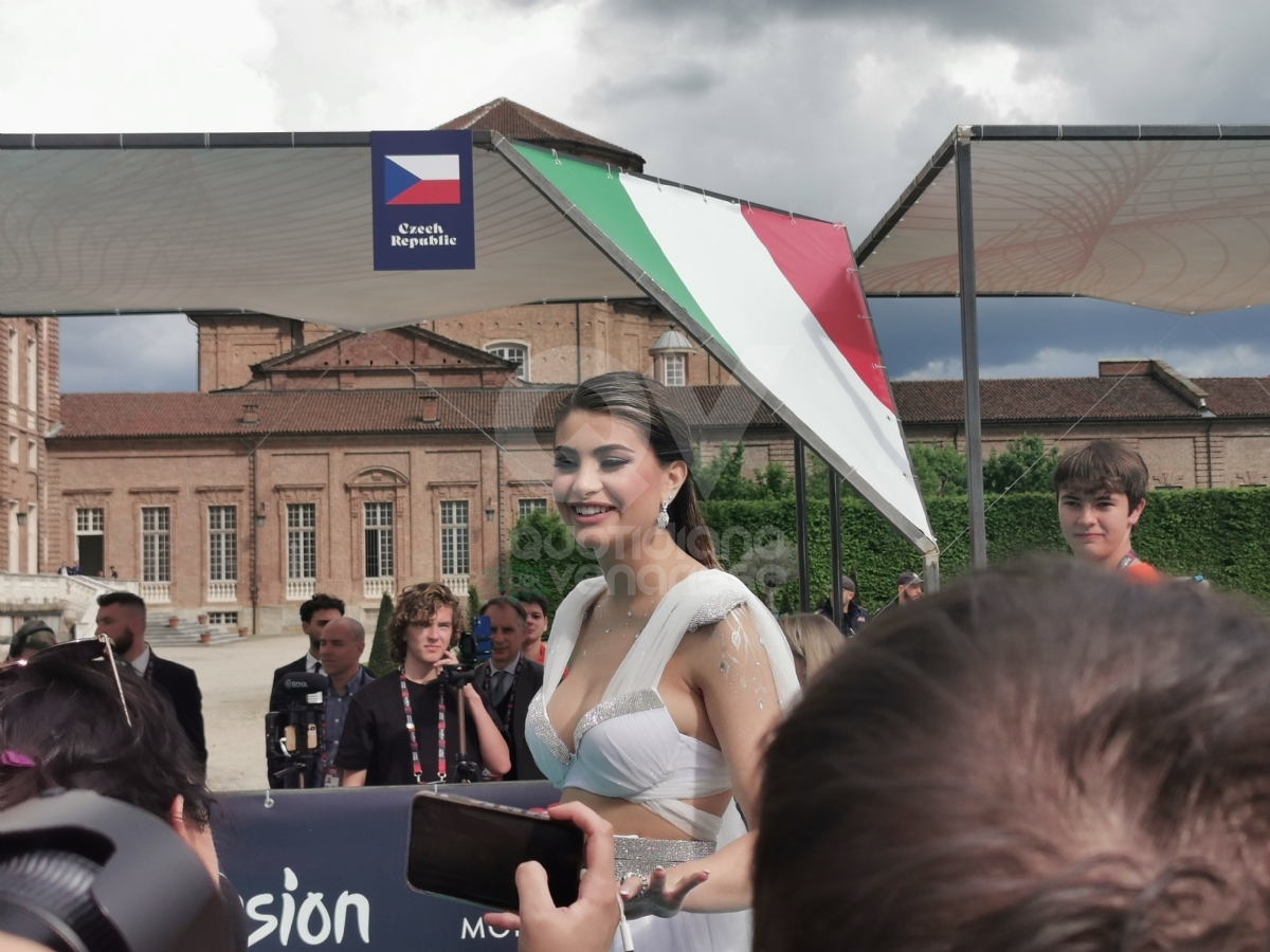 VENARIA - Eurovision, grande festa in città per il «Turquoise Carpet»: la passerella dei cantanti in gara - FOTO