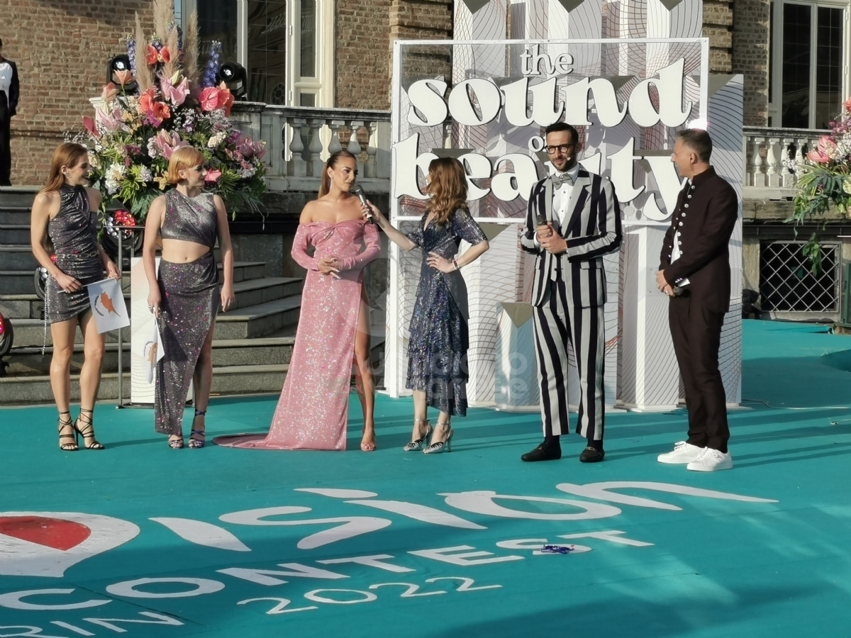 VENARIA - Eurovision, grande festa in città per il «Turquoise Carpet»: la passerella dei cantanti in gara - FOTO