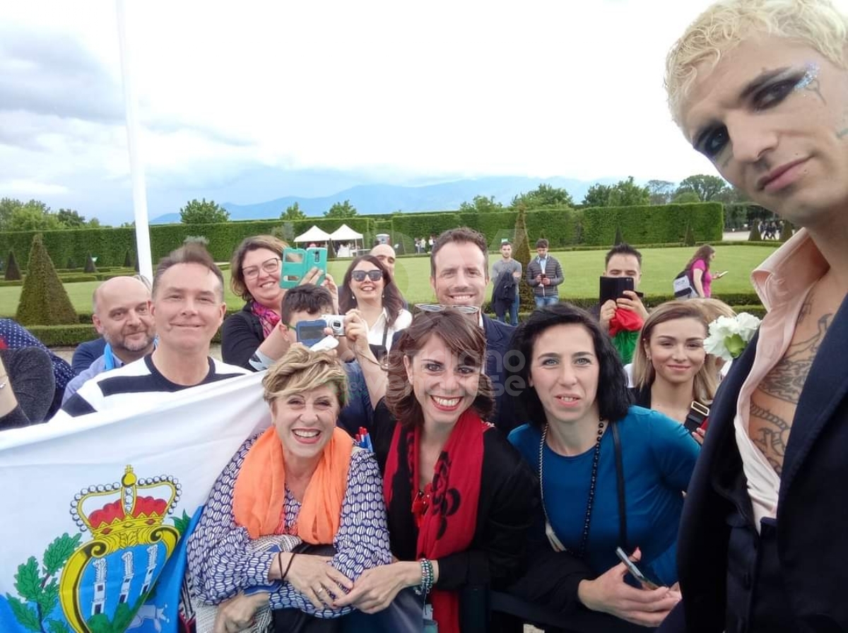 VENARIA - Eurovision, grande festa in città per il «Turquoise Carpet»: la passerella dei cantanti in gara - FOTO