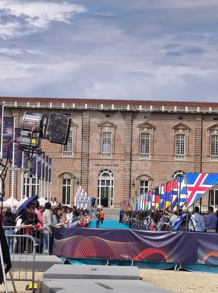 VENARIA - Eurovision, grande festa in città per il «Turquoise Carpet»: la passerella dei cantanti in gara - FOTO