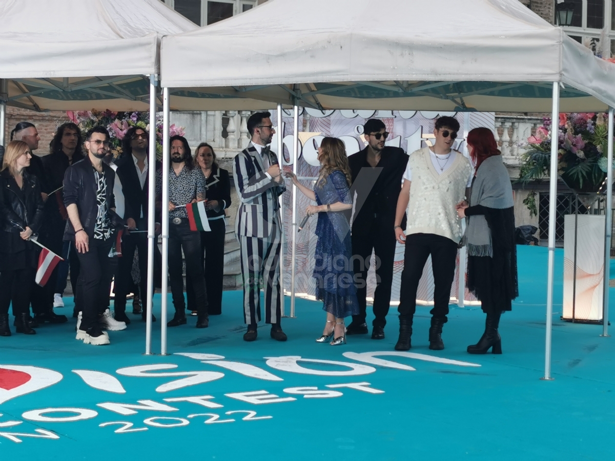 VENARIA - Eurovision, grande festa in città per il «Turquoise Carpet»: la passerella dei cantanti in gara - FOTO