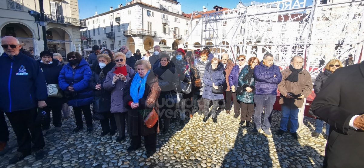 VENARIA - I Vigili del Fuoco omaggiano l'Immacolata in piazza Annunziata - FOTO