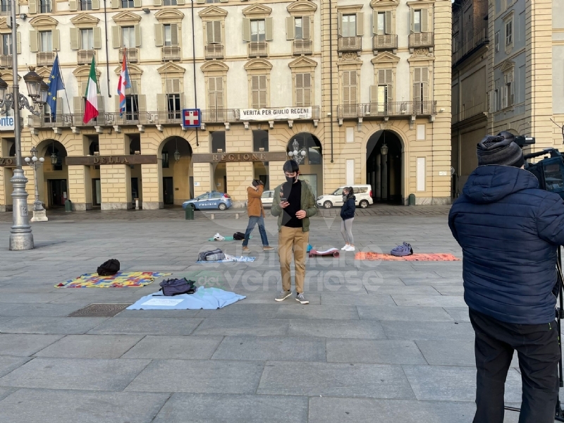 PROTESTA CONTRO LA DAD - Studenti in piazza a Torino per chiedere il ritorno in classe - FOTO