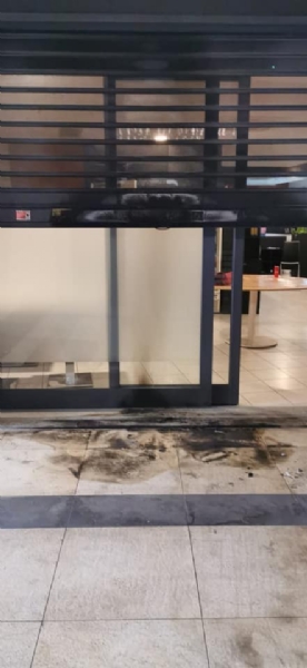 RIVOLI - Dopo l'aggressione verbale ai titolari, incendiato e vandalizzato il ristorante «King»