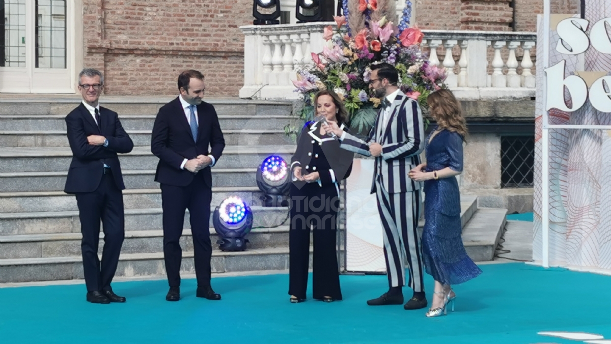 VENARIA - Eurovision, grande festa in città per il «Turquoise Carpet»: la passerella dei cantanti in gara - FOTO