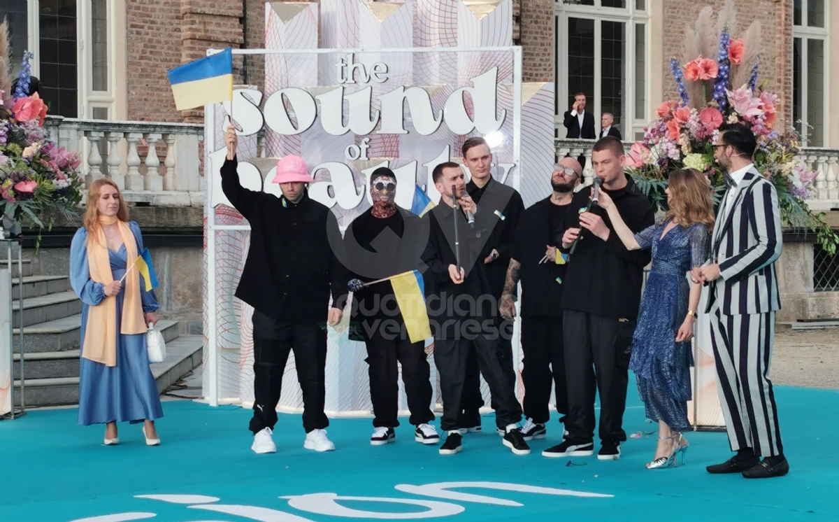 VENARIA - Eurovision, grande festa in città per il «Turquoise Carpet»: la passerella dei cantanti in gara - FOTO