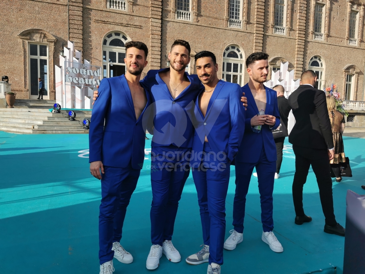 VENARIA - Eurovision, grande festa in città per il «Turquoise Carpet»: la passerella dei cantanti in gara - FOTO