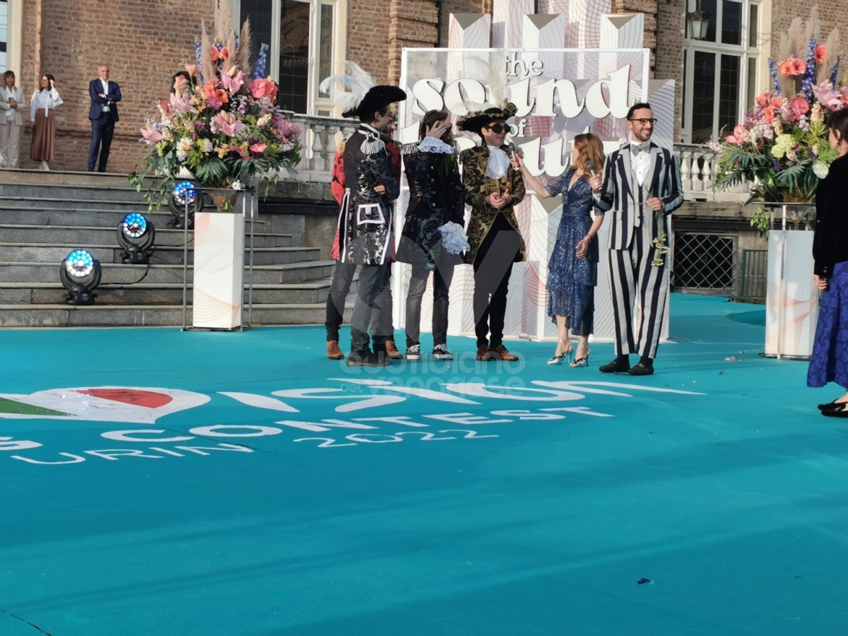 VENARIA - Eurovision, grande festa in città per il «Turquoise Carpet»: la passerella dei cantanti in gara - FOTO
