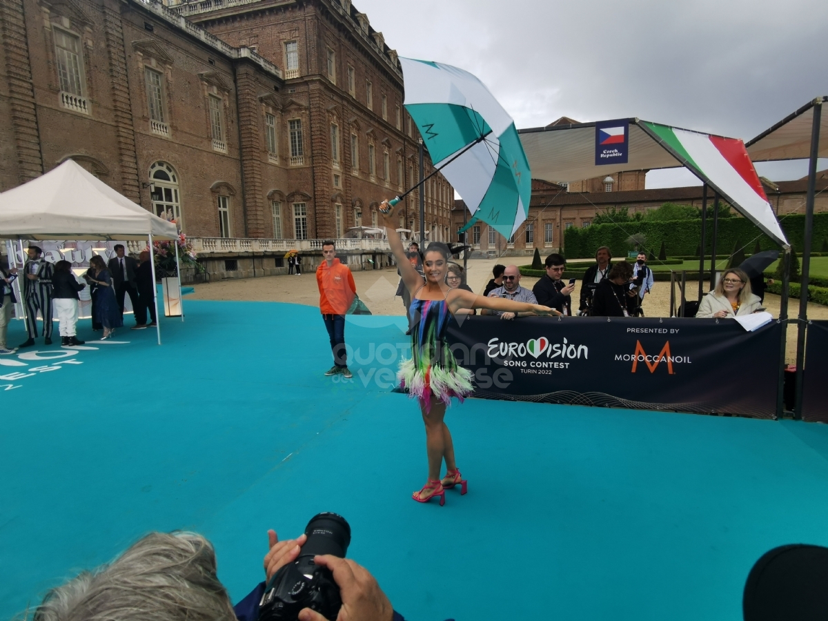 VENARIA - Eurovision, grande festa in città per il «Turquoise Carpet»: la passerella dei cantanti in gara - FOTO