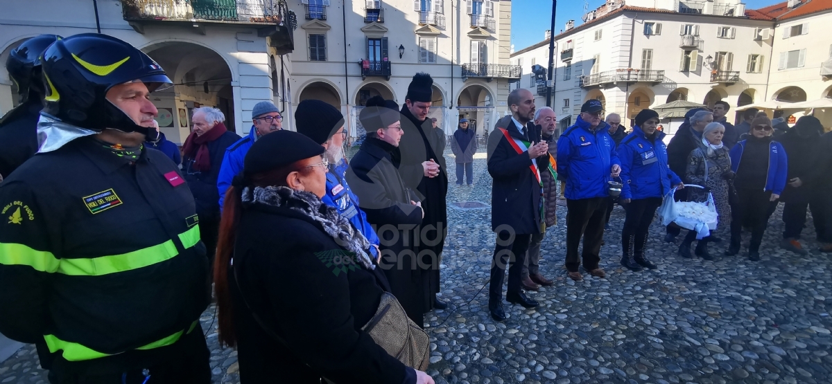 VENARIA - I Vigili del Fuoco omaggiano l'Immacolata in piazza Annunziata - FOTO
