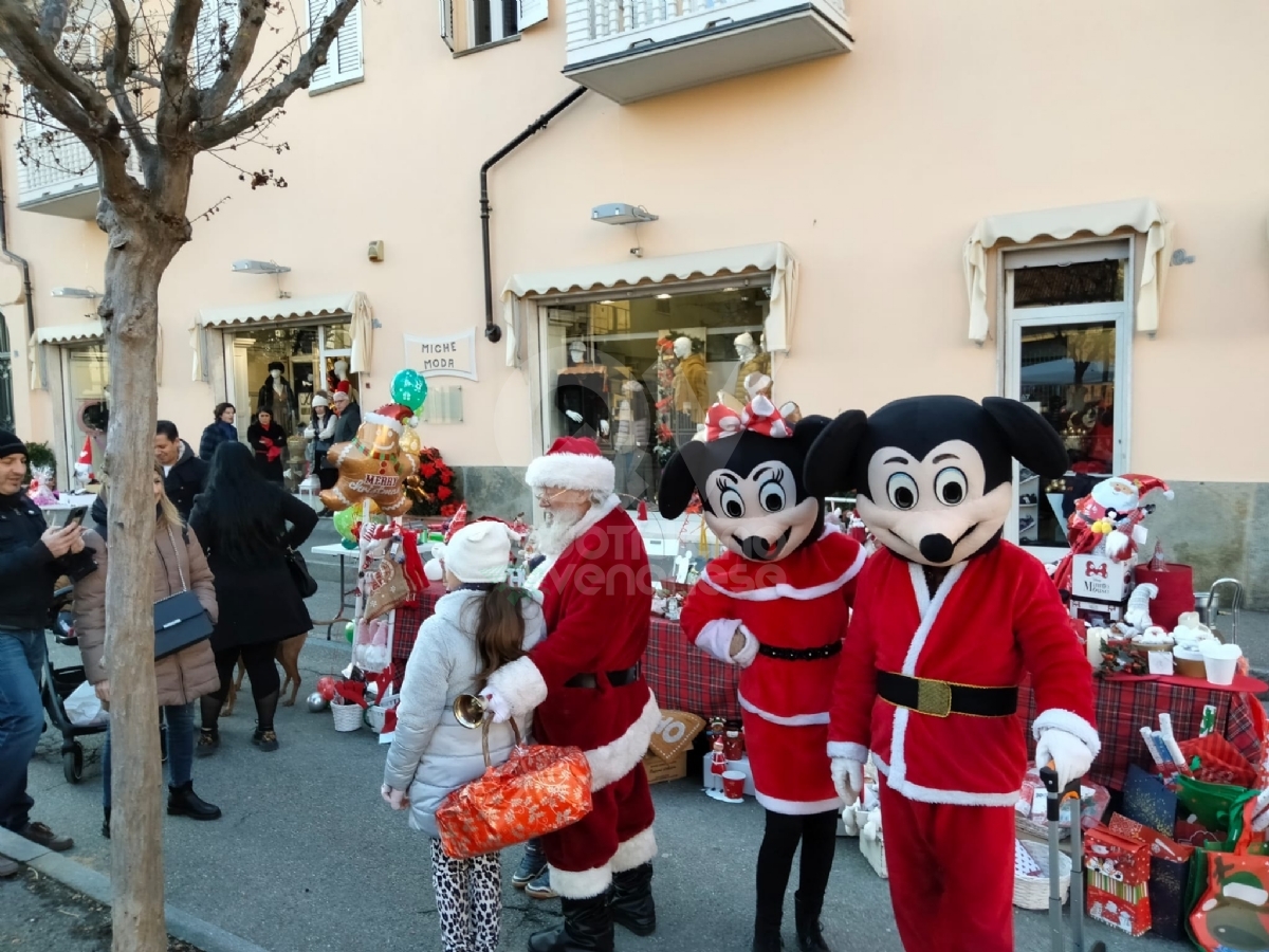 VENARIA - Immacolata ed Immaginaria: in città si respira l'atmosfera del Natale - FOTO