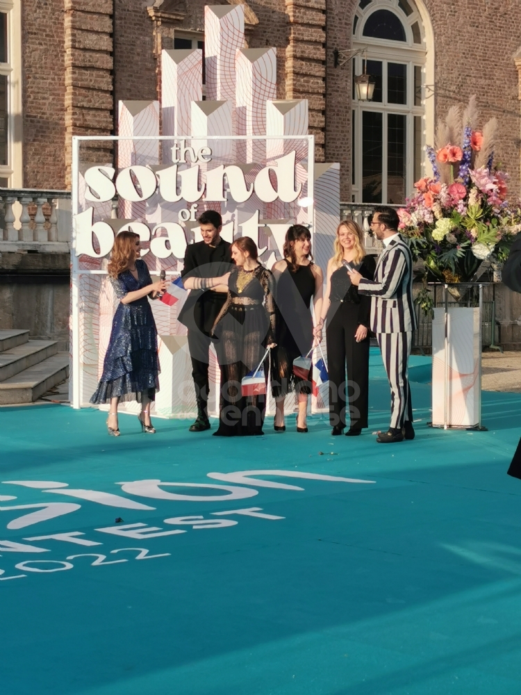 VENARIA - Eurovision, grande festa in città per il «Turquoise Carpet»: la passerella dei cantanti in gara - FOTO