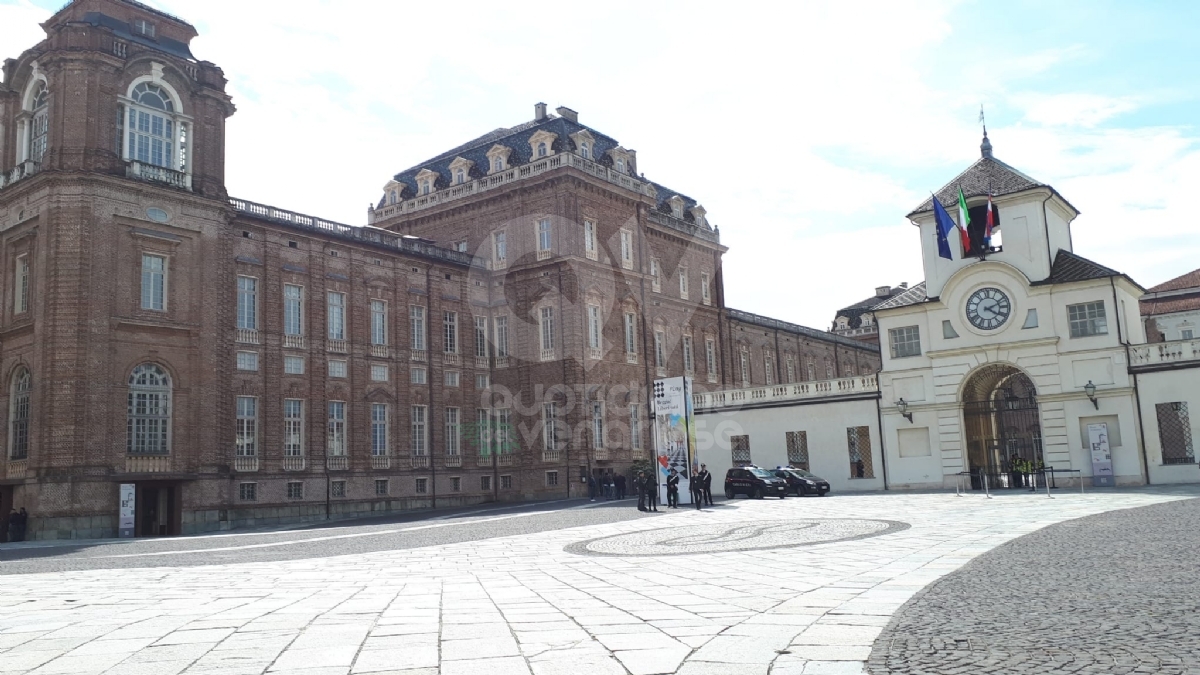 VENARIA - Eurovision, grande festa in città per il «Turquoise Carpet»: la passerella dei cantanti in gara - FOTO