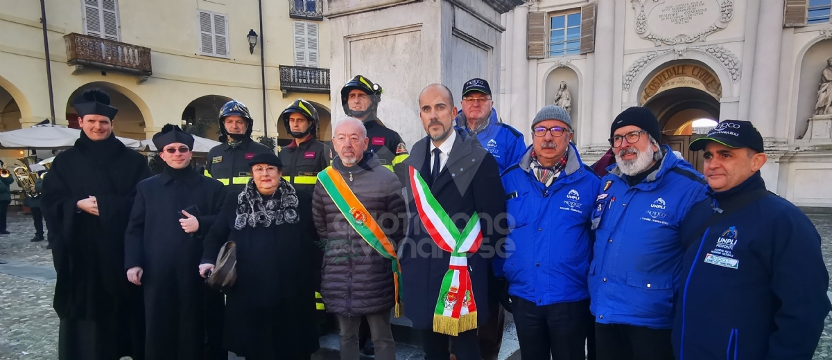 VENARIA - I Vigili del Fuoco omaggiano l'Immacolata in piazza Annunziata - FOTO