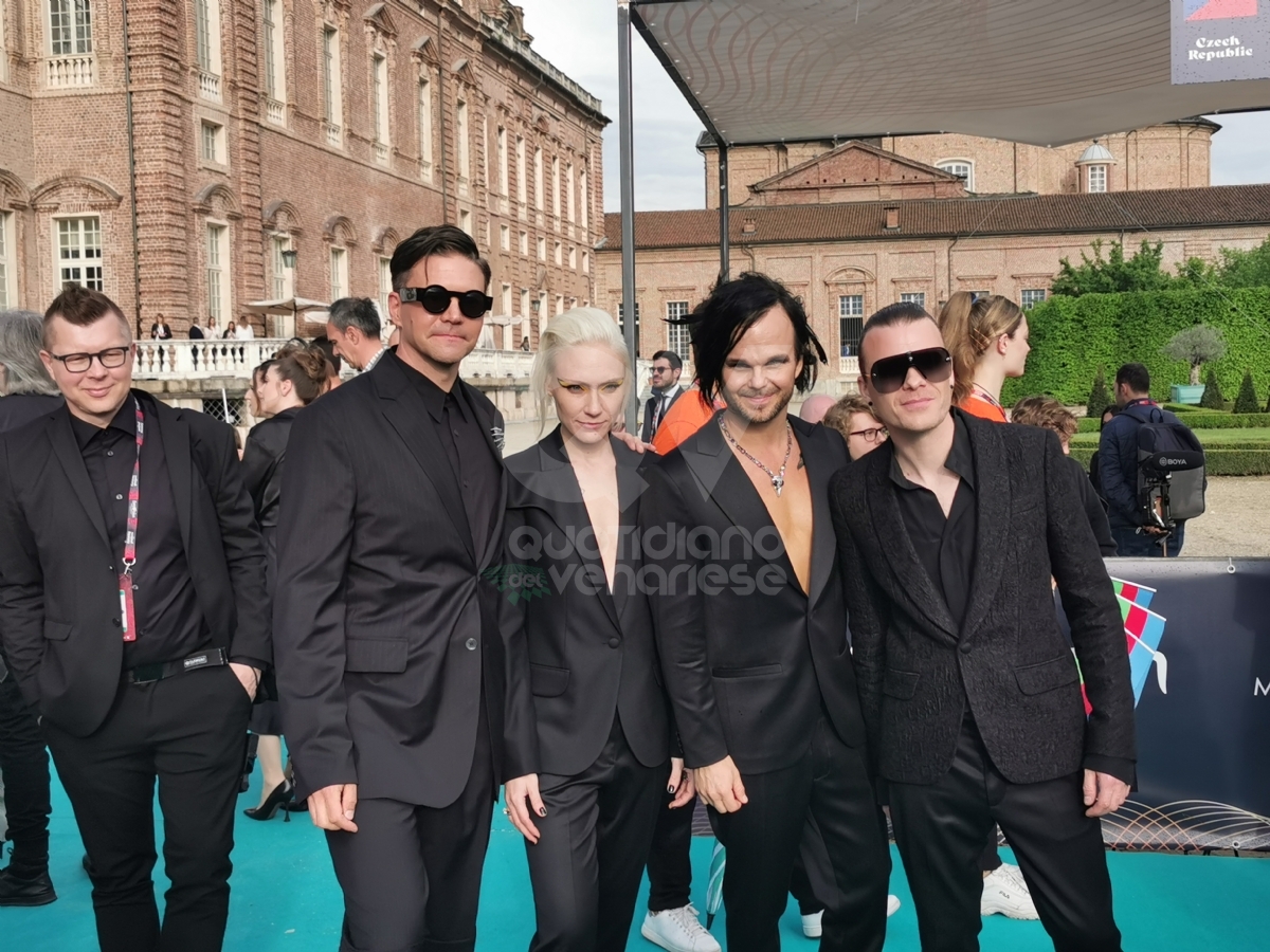 VENARIA - Eurovision, grande festa in città per il «Turquoise Carpet»: la passerella dei cantanti in gara - FOTO
