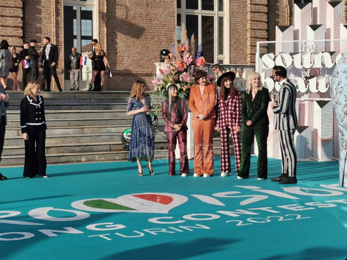 VENARIA - Eurovision, grande festa in città per il «Turquoise Carpet»: la passerella dei cantanti in gara - FOTO