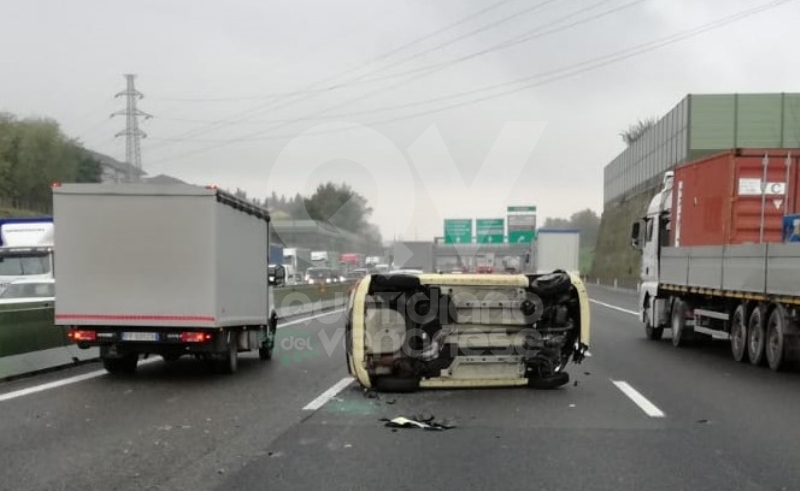 VENARIA - Incidente in tangenziale, donna ferita e lunghe code