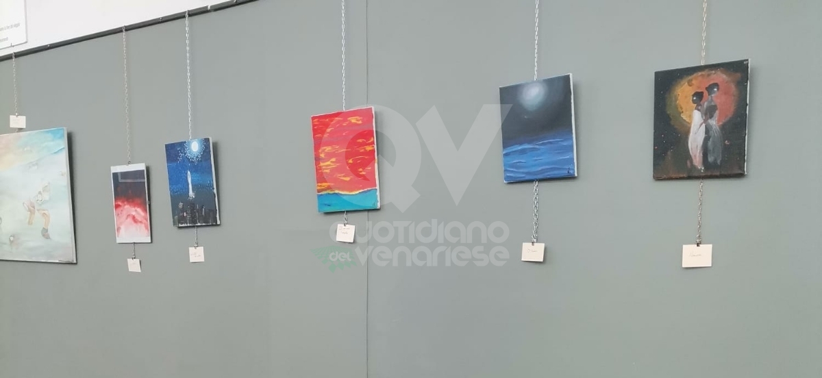 VENARIA - «Grovigli di respiri-Incasinati casi»: la mostra della giovane Chiara De Robertis - FOTO