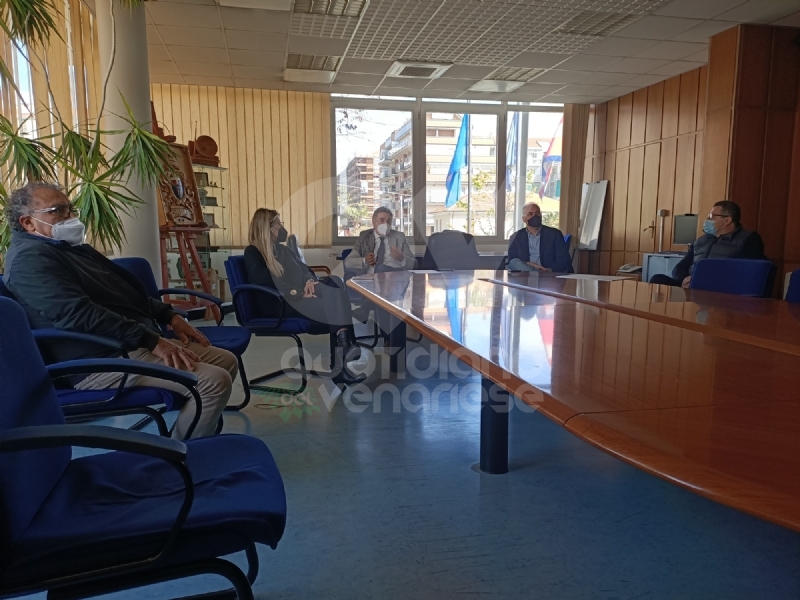 RIVOLI - Il commercio scende in piazza: «Siamo preoccupati per il nostro futuro» - FOTO