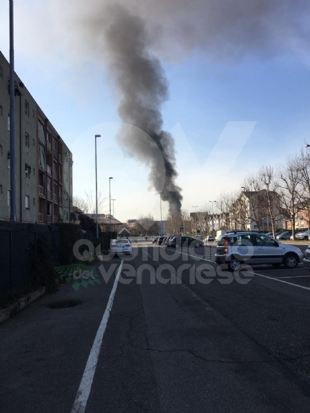 BORGARO - Paura in via Gramsci: tir prende improvvisamente fuoco