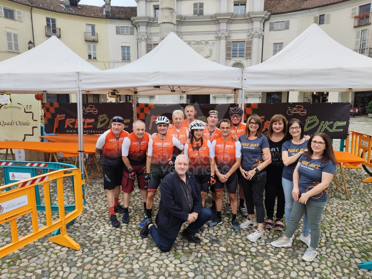 VENARIA - I venti anni della «Free Bike» con una doppia «gita in sella» tra Svizzera e Val Pellice - FOTO E VIDEO