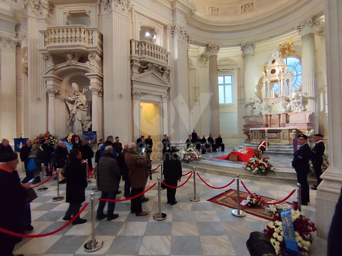 VENARIA - Allestita alla Reggia la camera ardente di Vittorio Emanuele di Savoia - FOTO e VIDEO