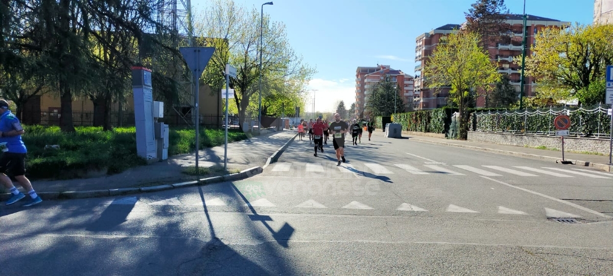 VENARIA - Una marea di gente per la «StraVenaria» e la «21 Reale» - FOTO E VIDEO