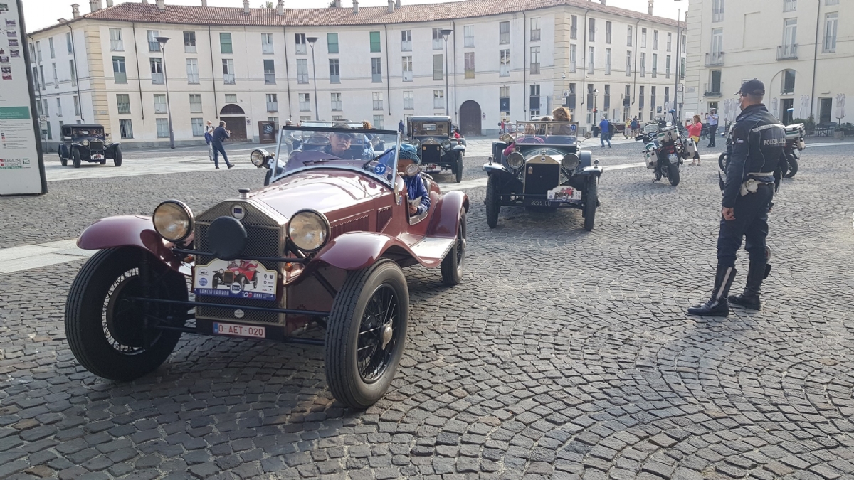 VENARIA - Il centro cittadino invaso di Lancia Lambda in occasione del centenario - FOTO