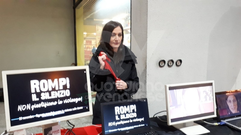 VENARIA - La pioggia non ha fermato le iniziative per la Giornata contro la violenza sulle donne