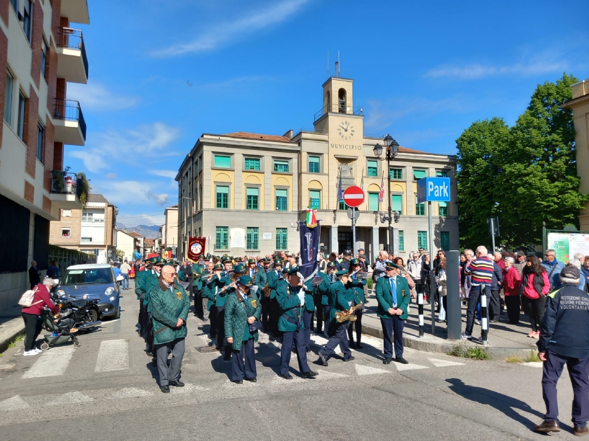 VENARIA - 25 APRILE: Bambini protagonisti alle celebrazioni per la Liberazione - FOTO