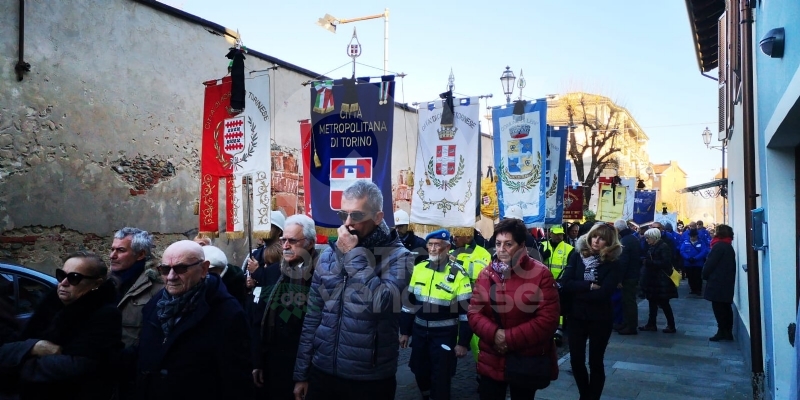 BORGARO - Più di mille persone per l'estremo saluto all'ex sindaco Vincenzo Barrea - FOTO