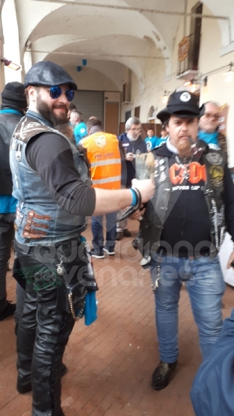 VENARIA - «Un motogiro per unire»: piazza Annunziata tinta di blu ha accolto centinaia di Harley