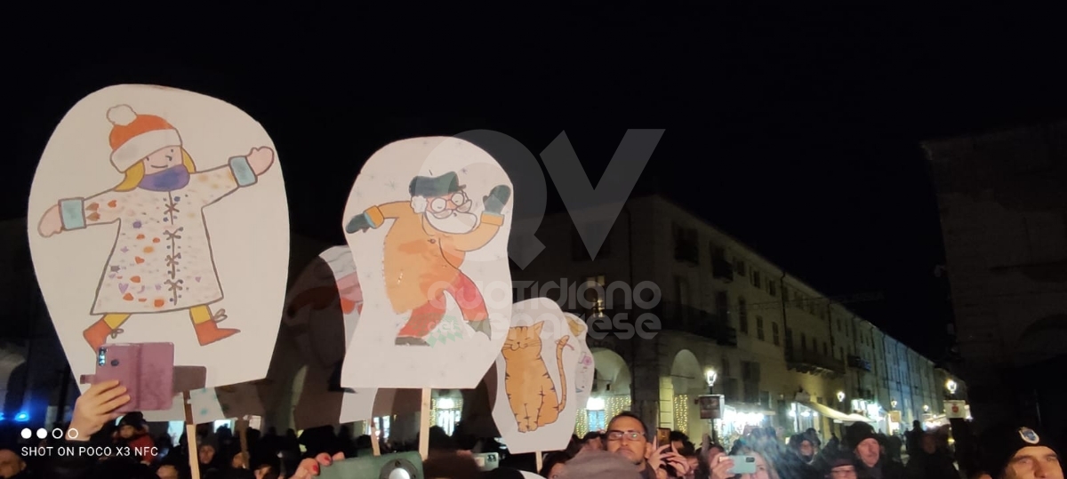 VENARIA - Luci accese, cori gospel, bambini dell'IC 1 protagonisti: via al Natale di «Immaginaria» - FOTO E VIDEO